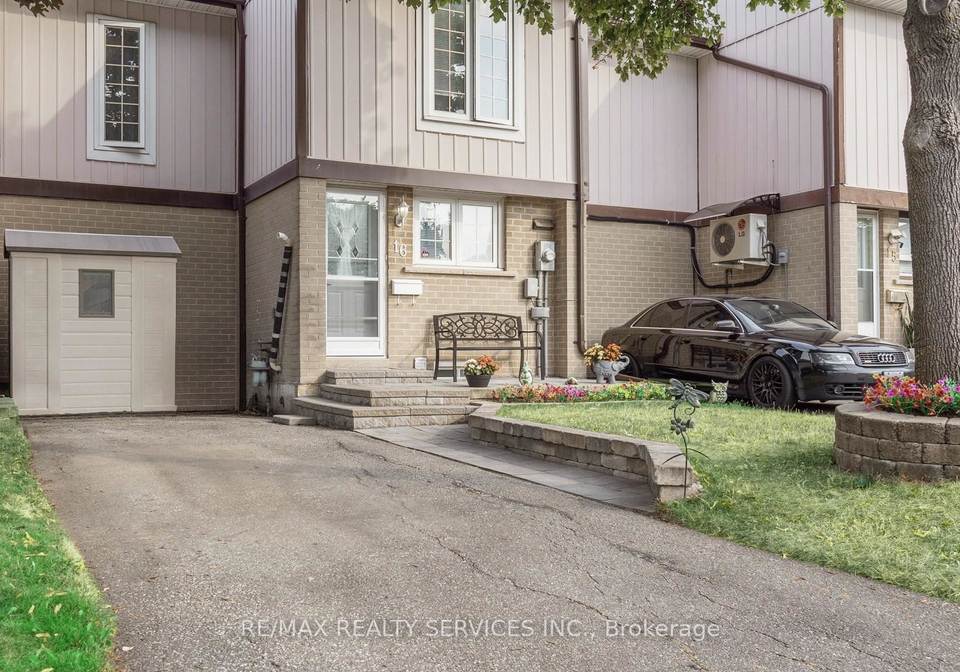 16-jennifer-square-brampton-ontario-w12323537