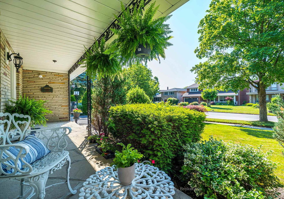 36-courtsfield-crescent-etobicoke-ontario-w12324012