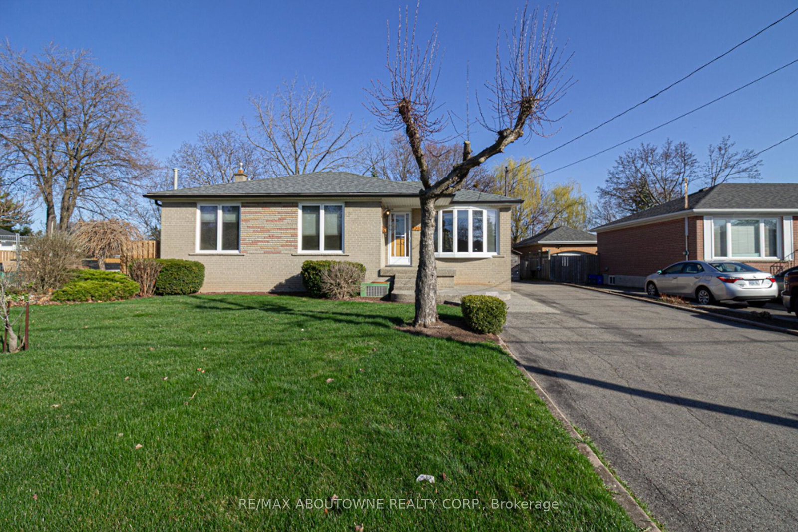 2054-bridge-road-oakville-ontario-w12324062