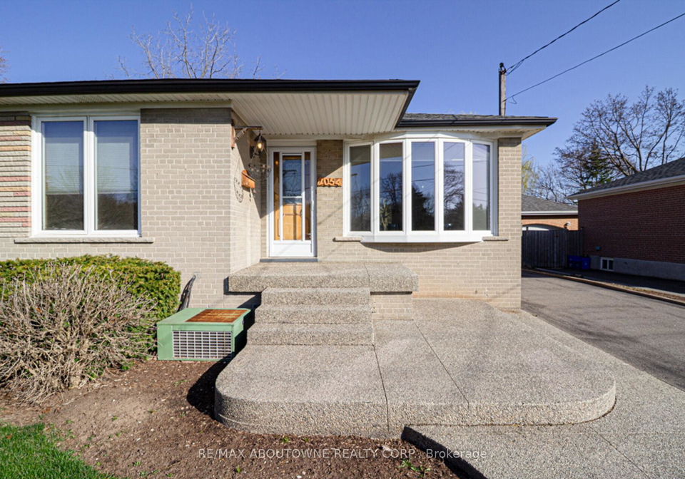2054-bridge-road-oakville-ontario-w12324062