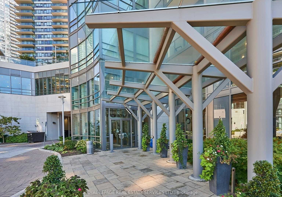 2240-lake-shore-boulevard-w-w-etobicoke-ontario-w12324407