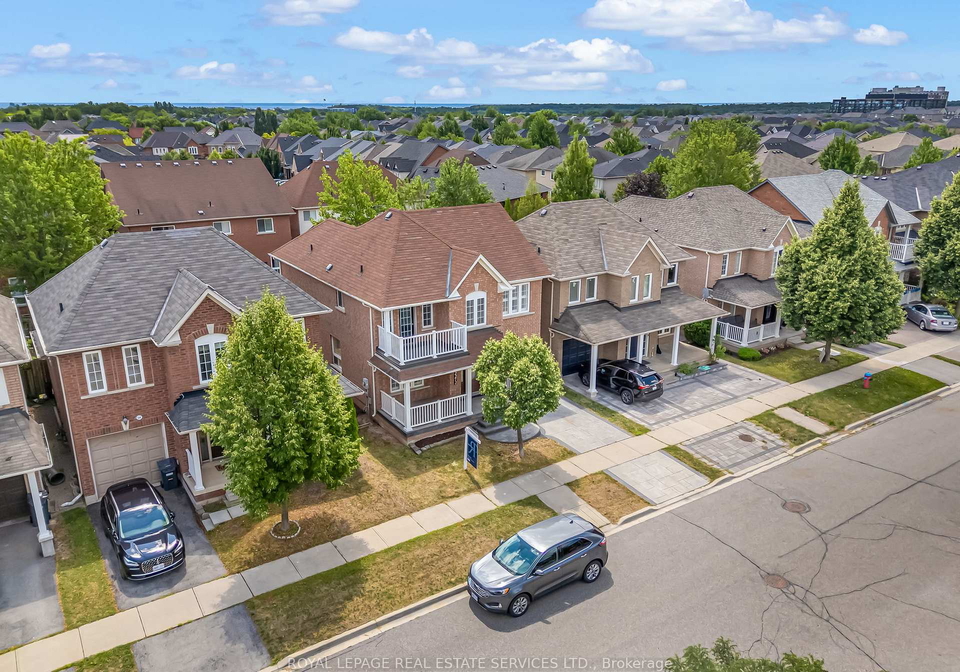 2272-fairmount-drive-oakville-ontario-w12325318