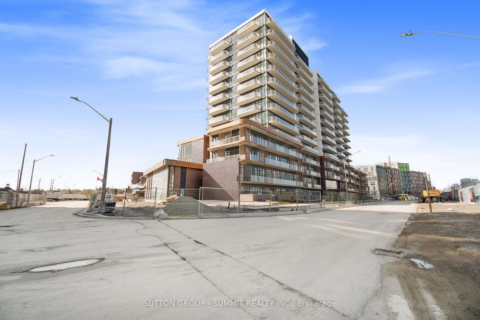 220-missinnihe-way-mississauga-ontario-w12325735