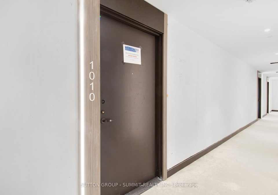 220-missinnihe-way-mississauga-ontario-w12325735