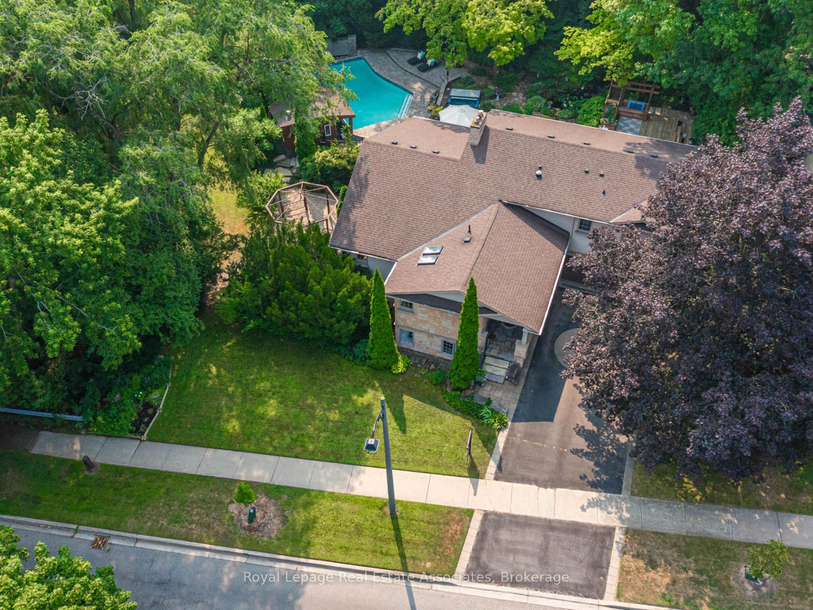 1046-springhill-drive-mississauga-ontario-w12326482