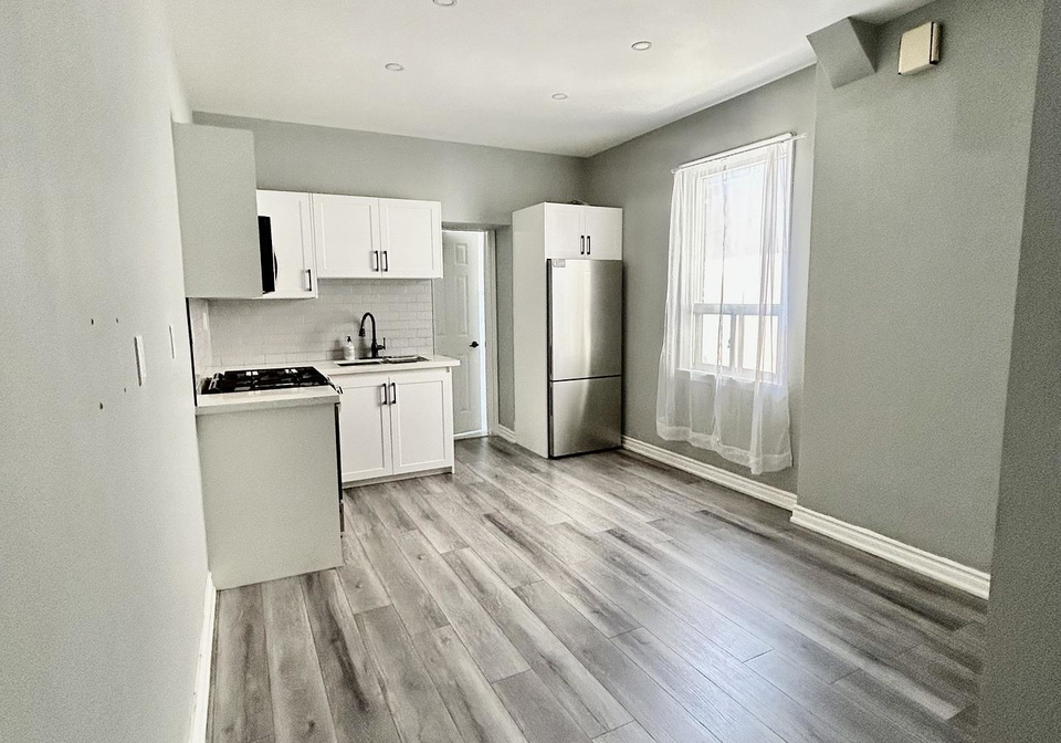 32-earlscourt-avenue-toronto-ontario-w12326754