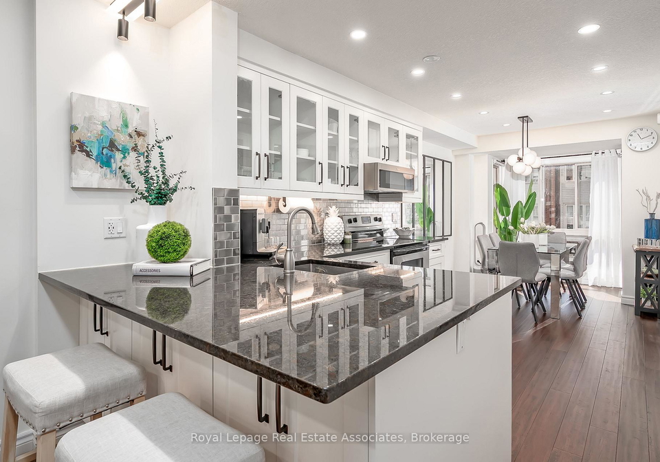 895-maple-avenue-burlington-ontario-w12327390
