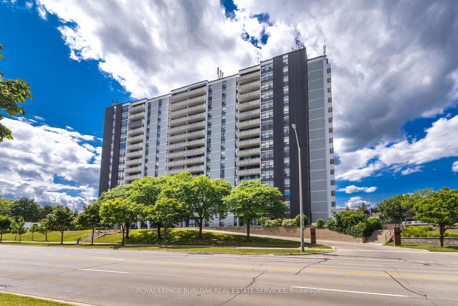 2055-upper-middle-road-burlington-ontario-w12327427