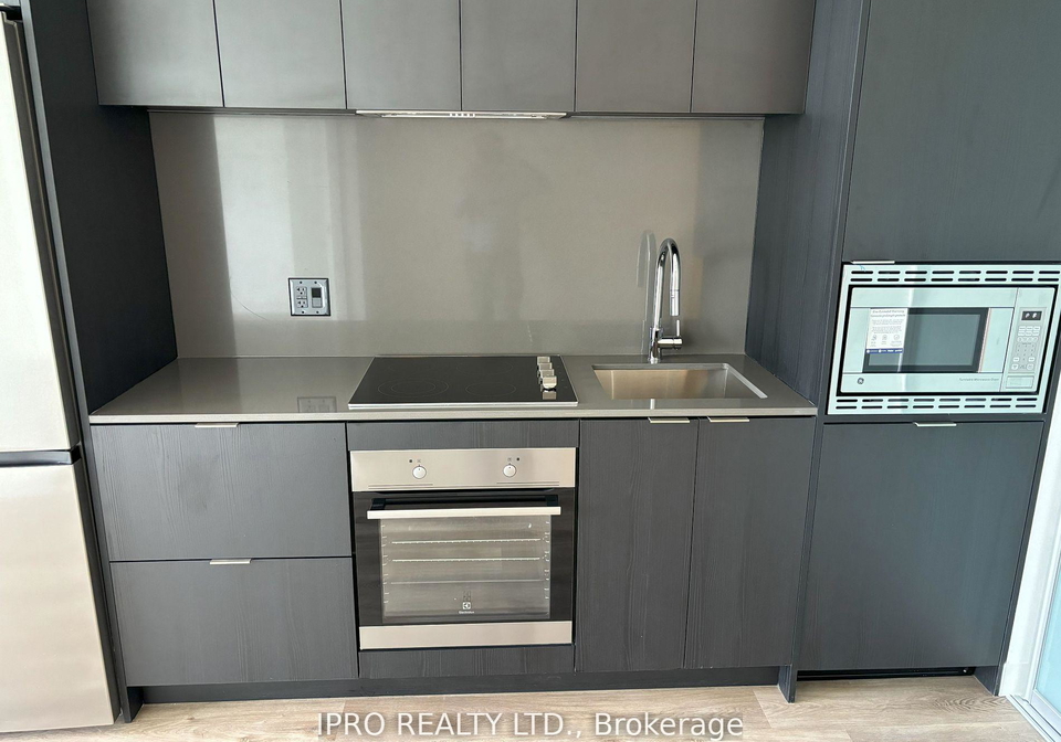 86-dundas-street-e-e-mississauga-ontario-w12327976