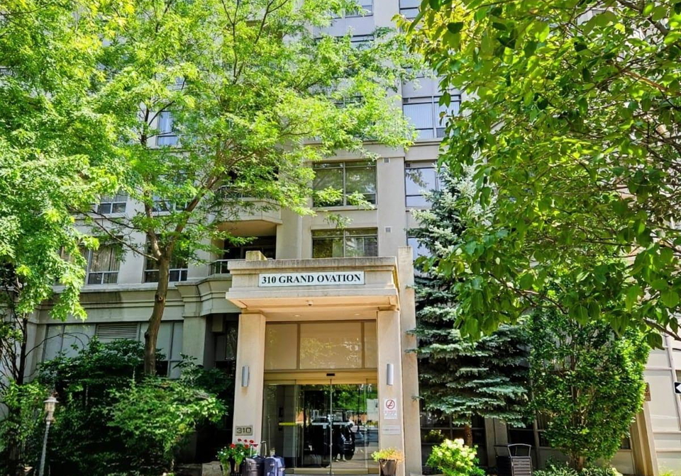 310-burnhamthorpe-road-w-w-mississauga-ontario-w12328875