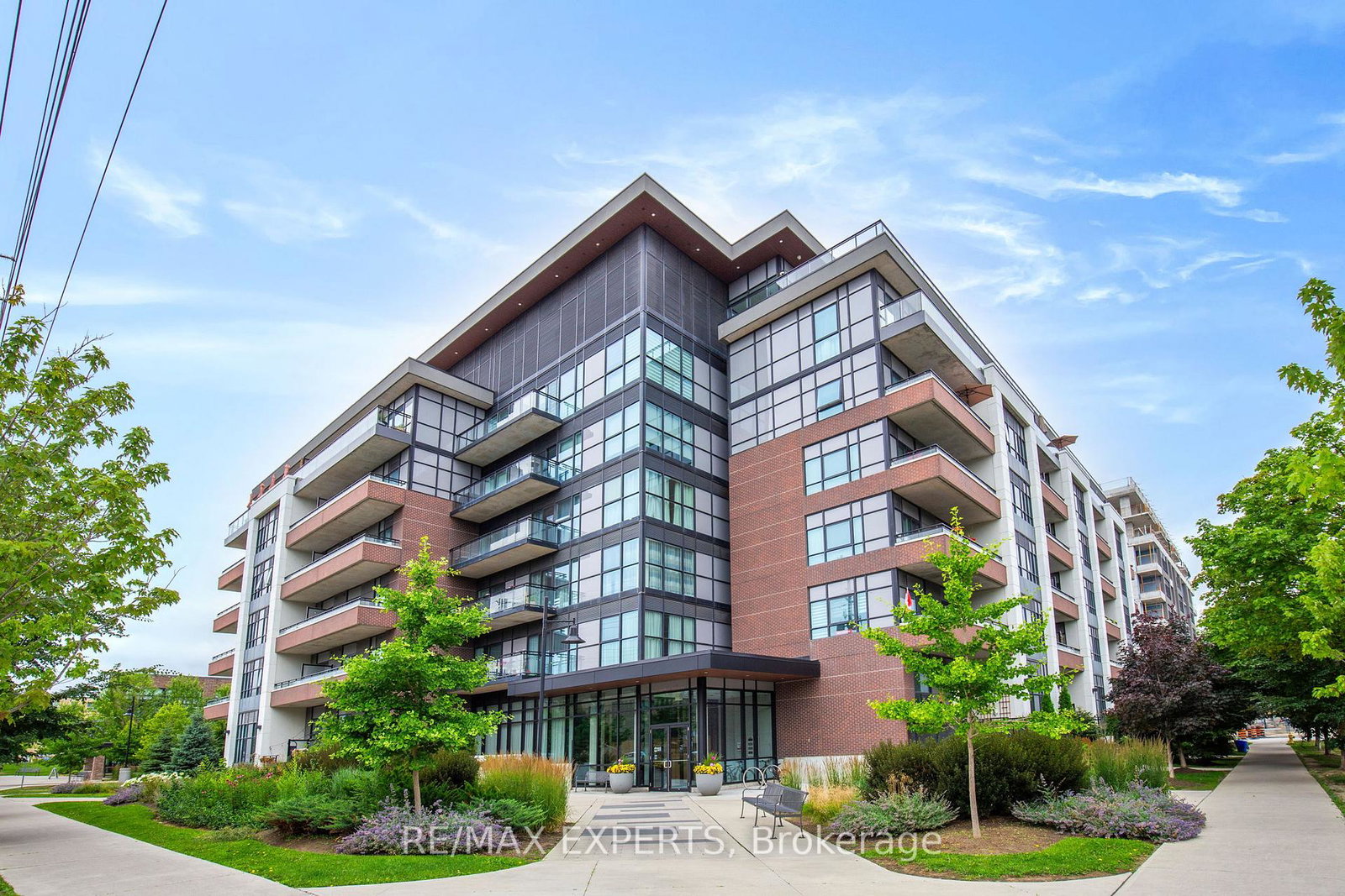 1-neighbourhood-lane-etobicoke-ontario-w12329189