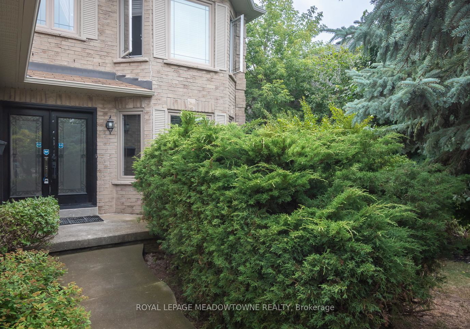 52-river-oaks-boulevard-e-oakville-ontario-w12329238