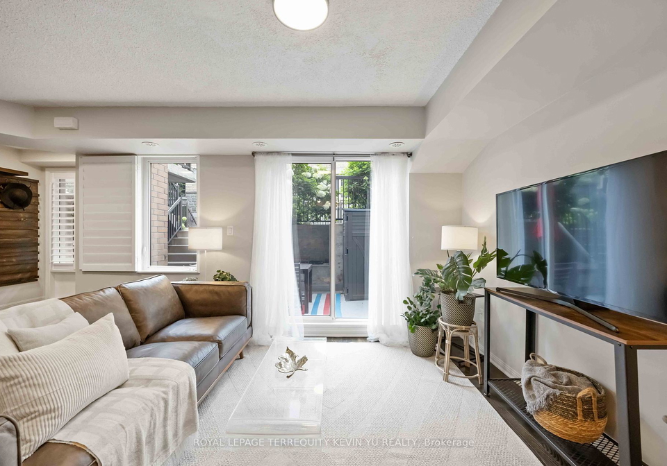 8-foundry-avenue-toronto-ontario-w12329574