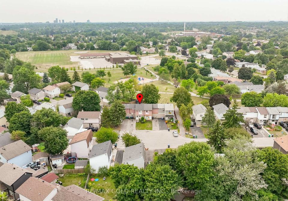 11-greenfield-square-brampton-ontario-w12330036