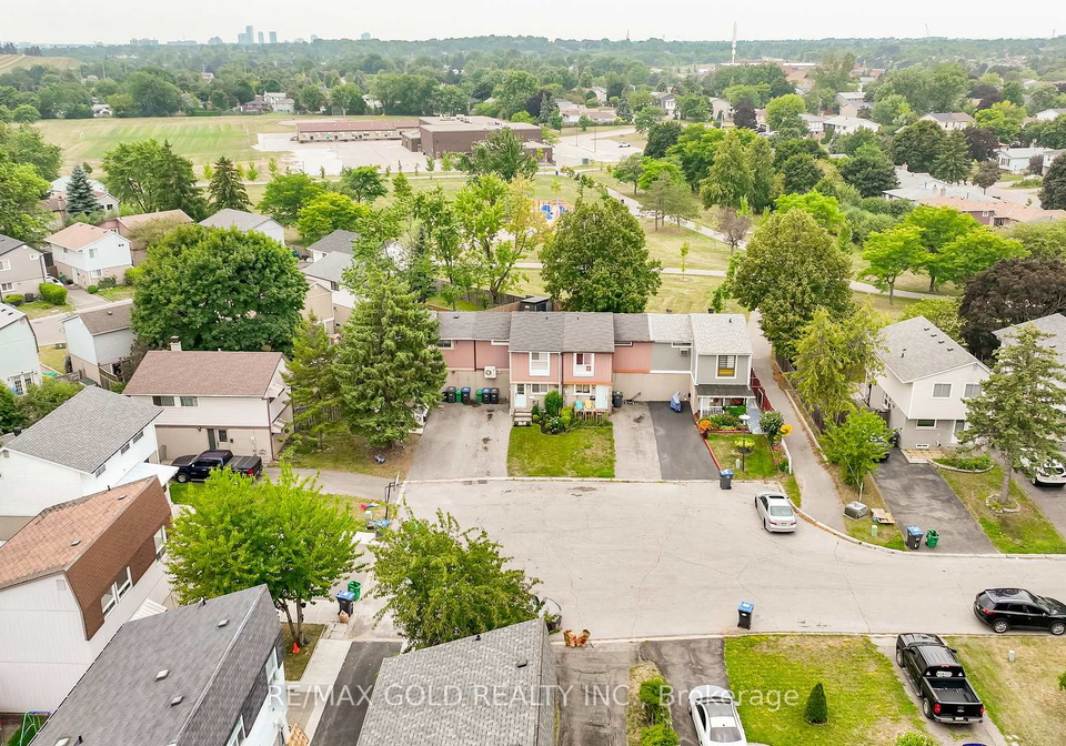 11-greenfield-square-brampton-ontario-w12330036
