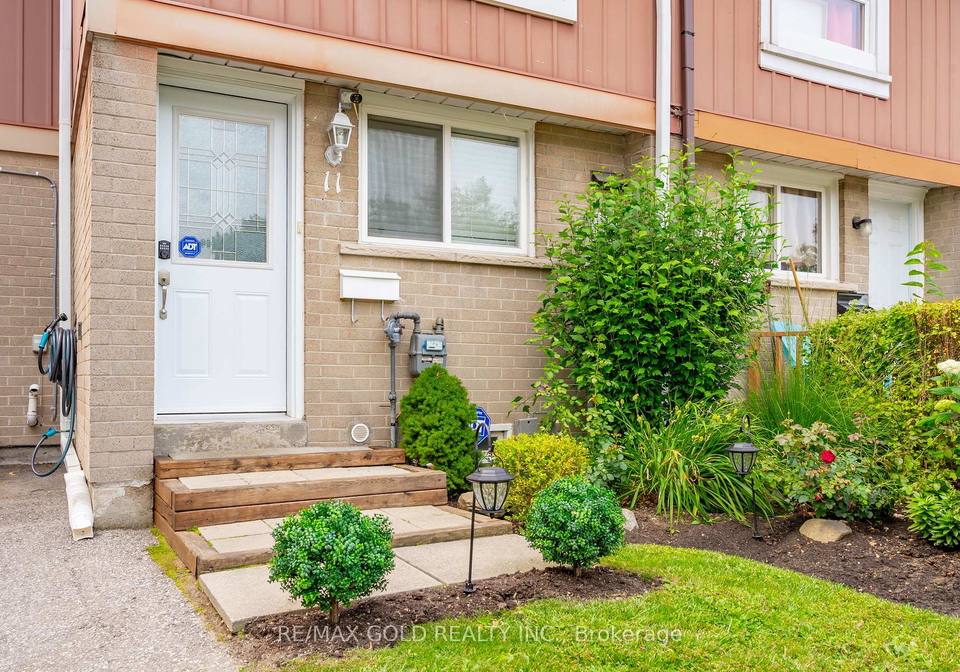 11-greenfield-square-brampton-ontario-w12330036
