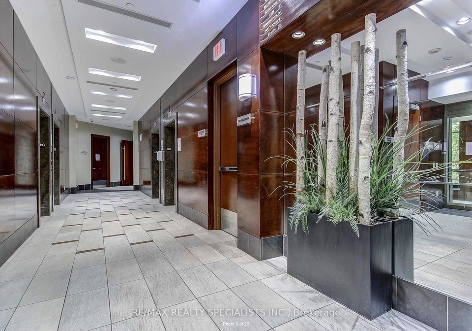 310-burnhamthorpe-road-w-mississauga-ontario-w12330967