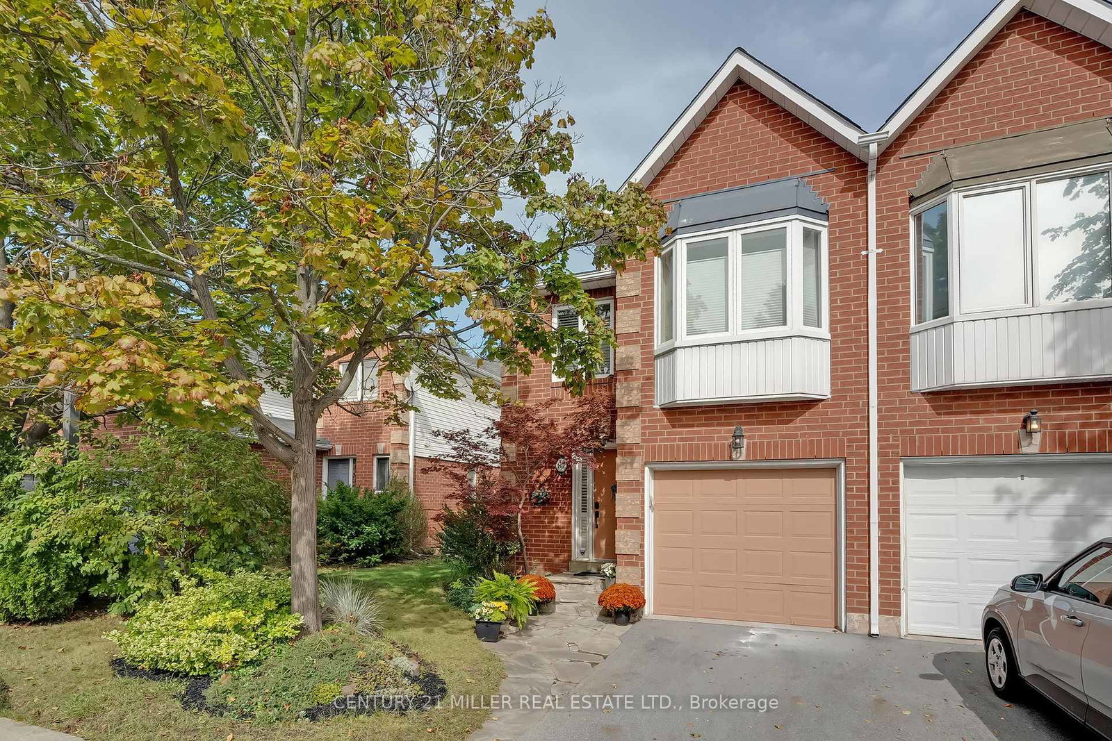 1240-westview-terrace-oakville-ontario-w12331313