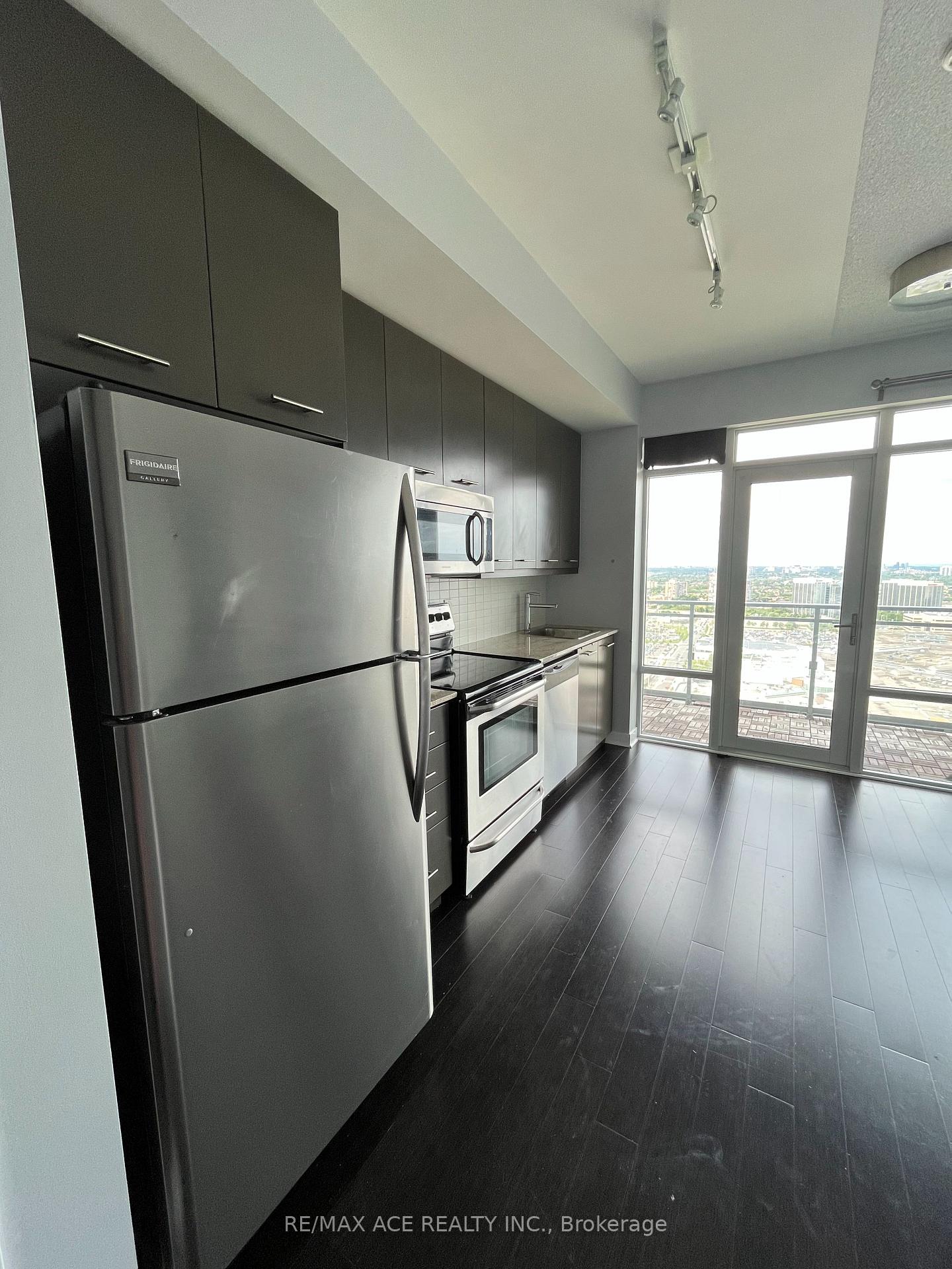 360-square-one-drive-mississauga-ontario-w12331667