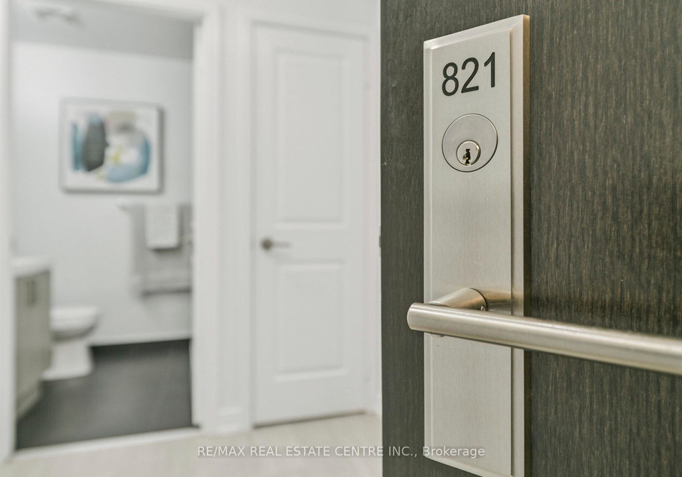 8-nahani-way-mississauga-ontario-w12332333