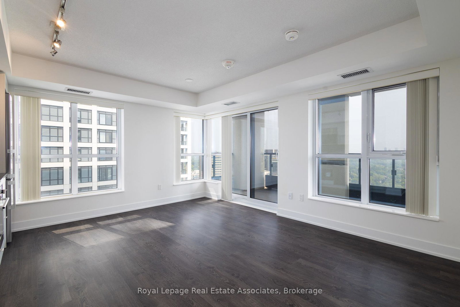 9-mabelle-avenue-etobicoke-ontario-w12333076