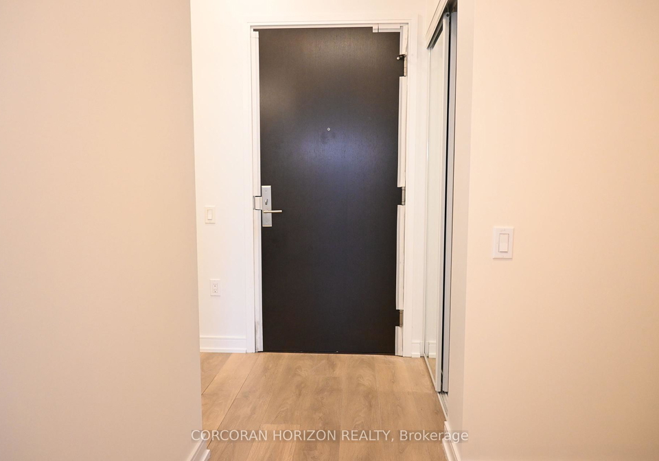 8-nahani-way-mississauga-ontario-w12333323