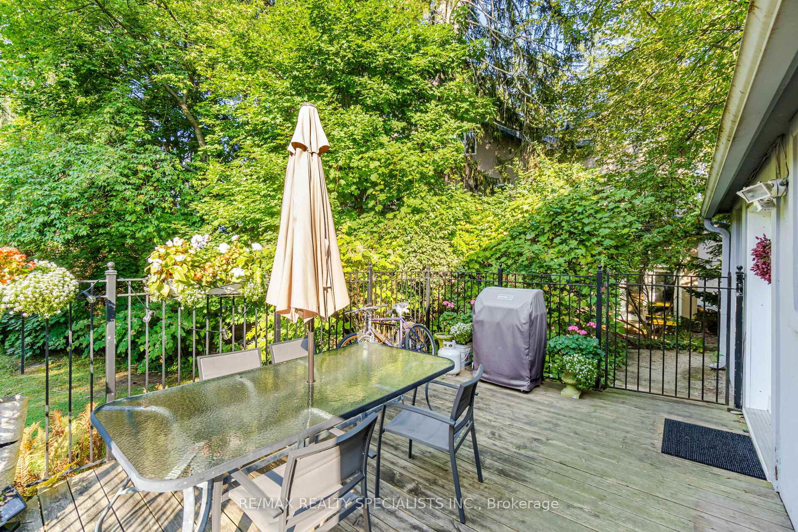 1233-road-mississauga-ontario-w12333392