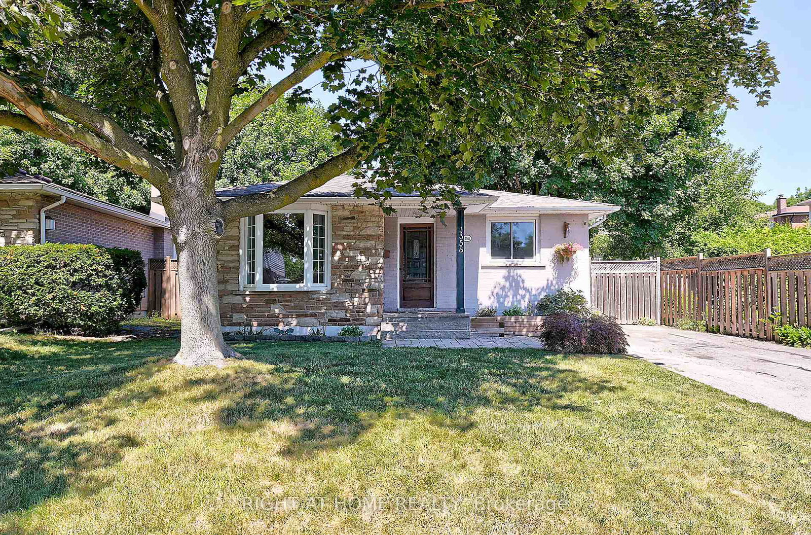 1358-odessa-crescent-oakville-ontario-w12333927