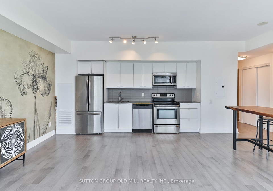 105-the-queensway-toronto-ontario-w12334330