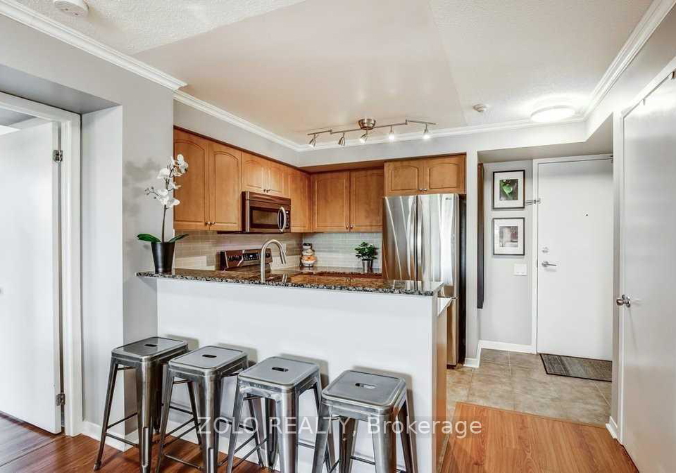 1040-the-queensway-street-etobicoke-ontario-w12334751