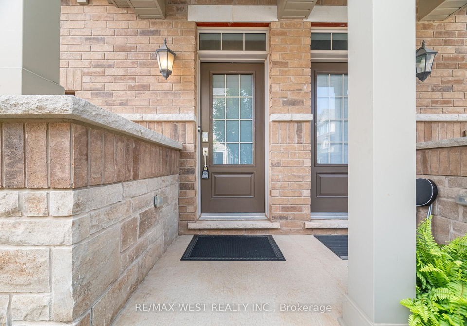 386-belcourt-common-oakville-ontario-w12335015