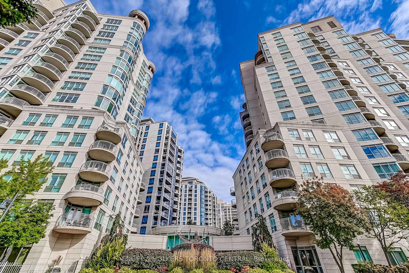 2111-lake-shore-boulevard-w-etobicoke-ontario-w12335146