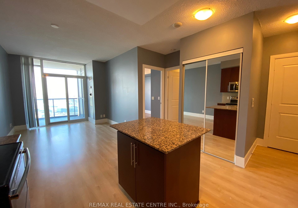 330-burnhamthorpe-road-mississauga-ontario-w12335966