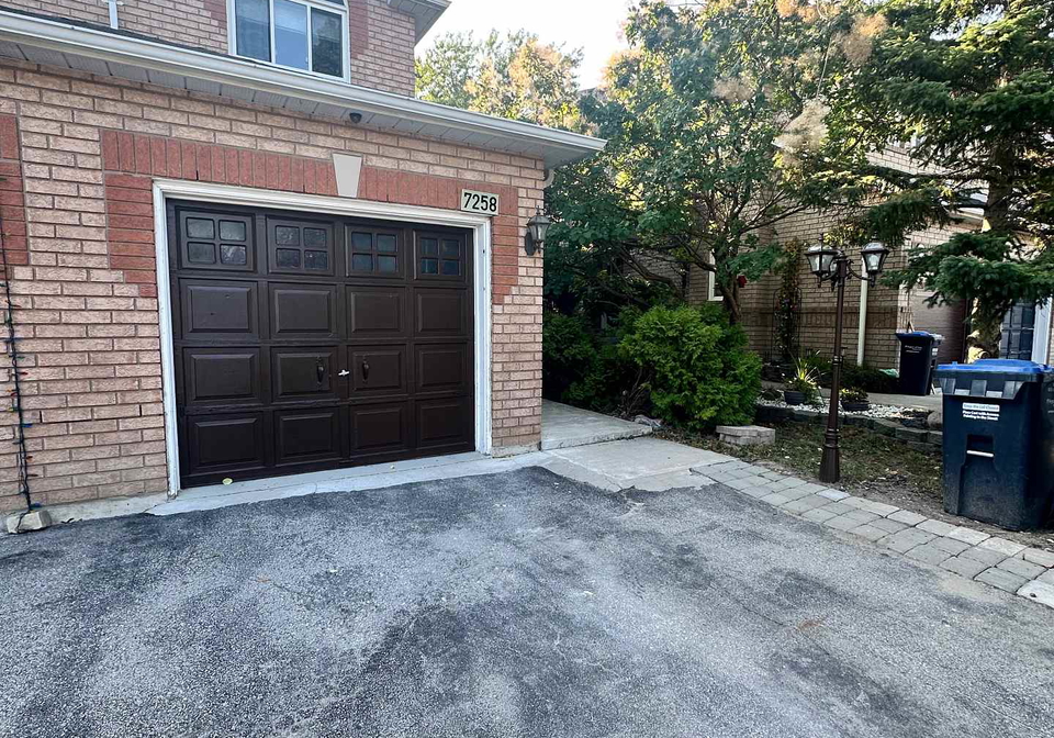 7258-frontier-ridge-mississauga-ontario-w12338593