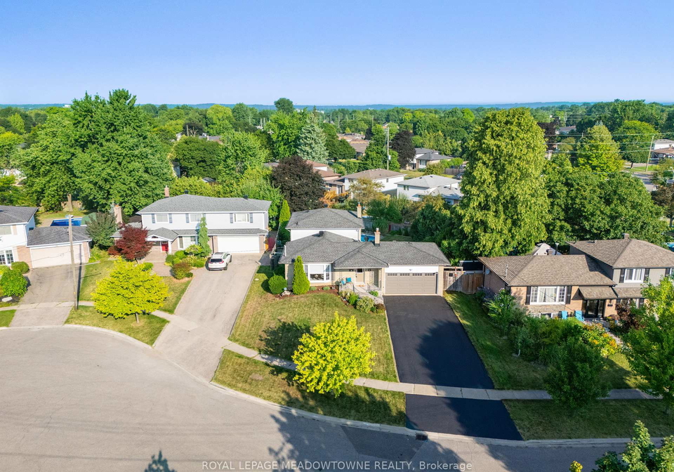 8-lucinda-place-halton-hills-ontario-w12339035