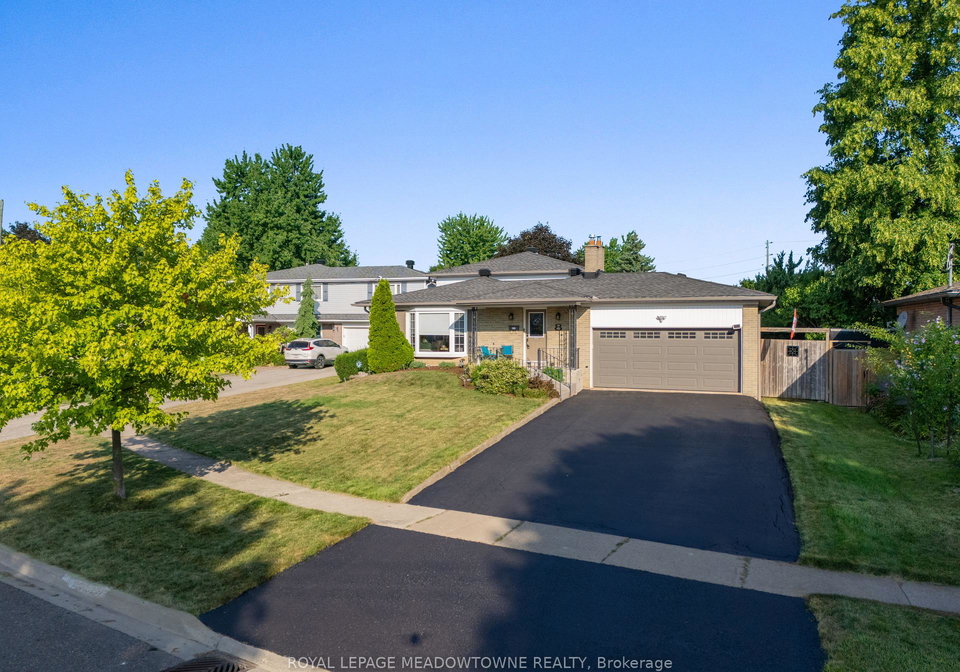 8-lucinda-place-halton-hills-ontario-w12339035