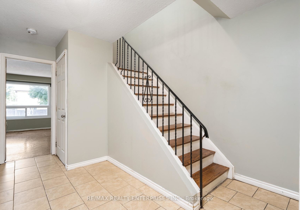 6960-cadiz-crescent-mississauga-ontario-w12339184