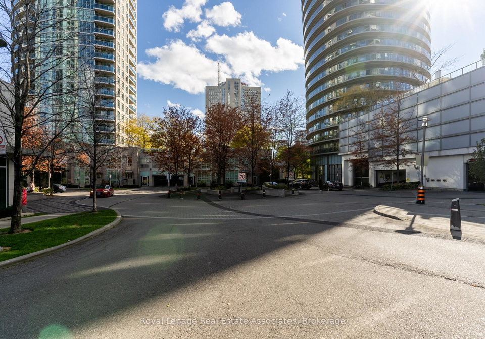90-absolute-avenue-mississauga-ontario-w12339265