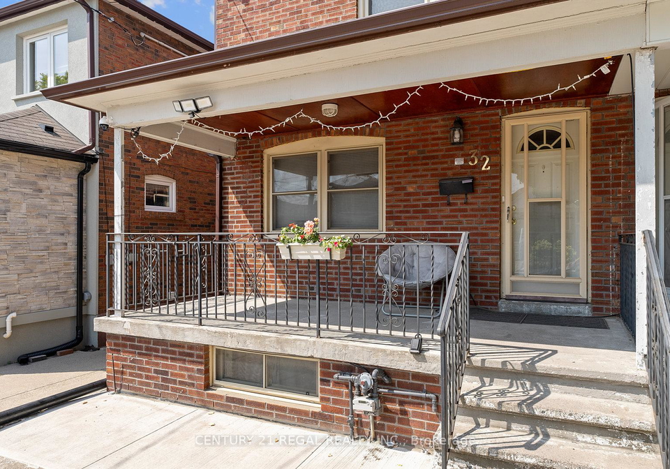 32-chamberlain-avenue-north-york-ontario-w12339433