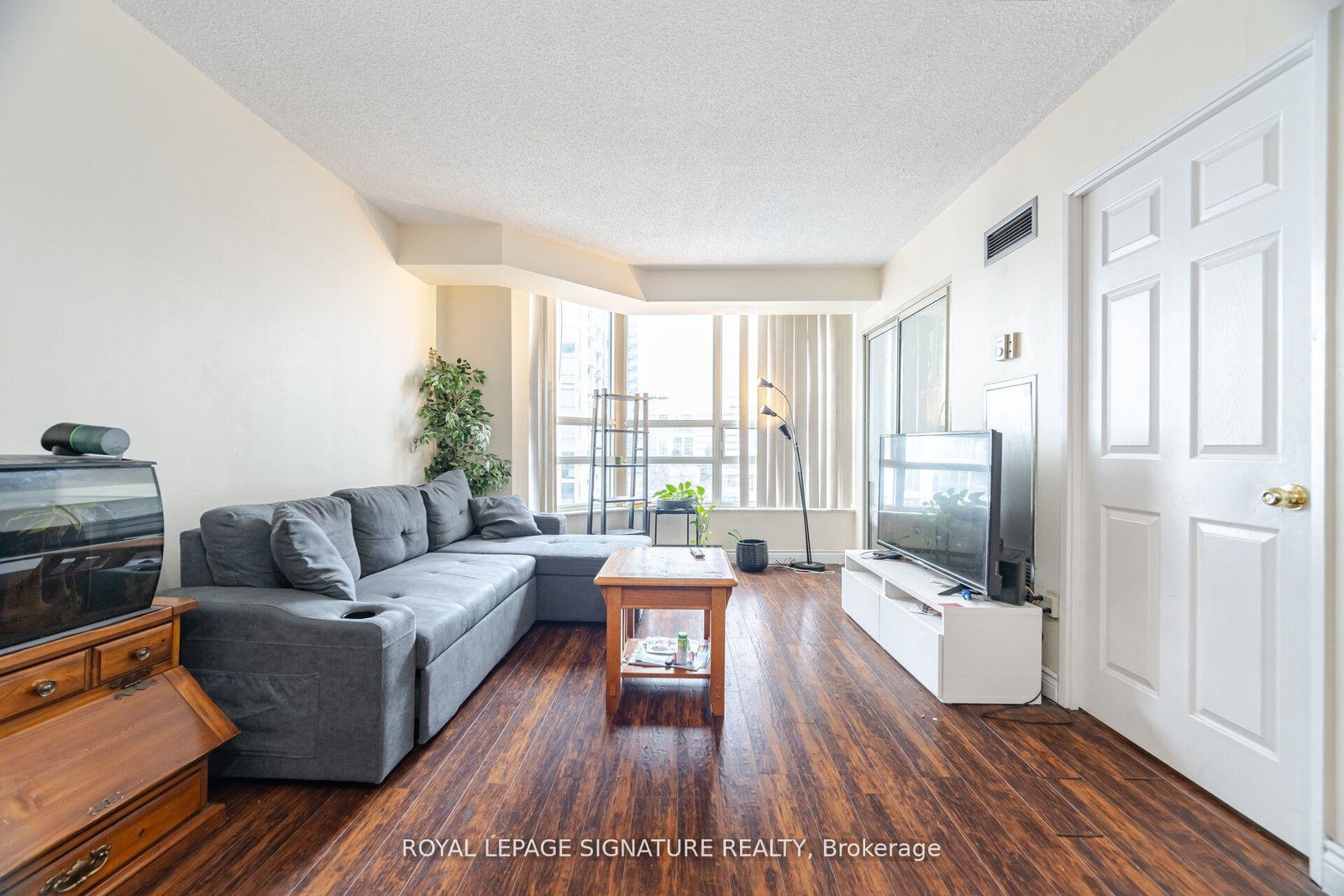 250-webb-drive-mississauga-ontario-w12339775