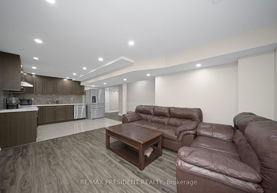 8-fanning-trail-brampton-ontario-w12340033