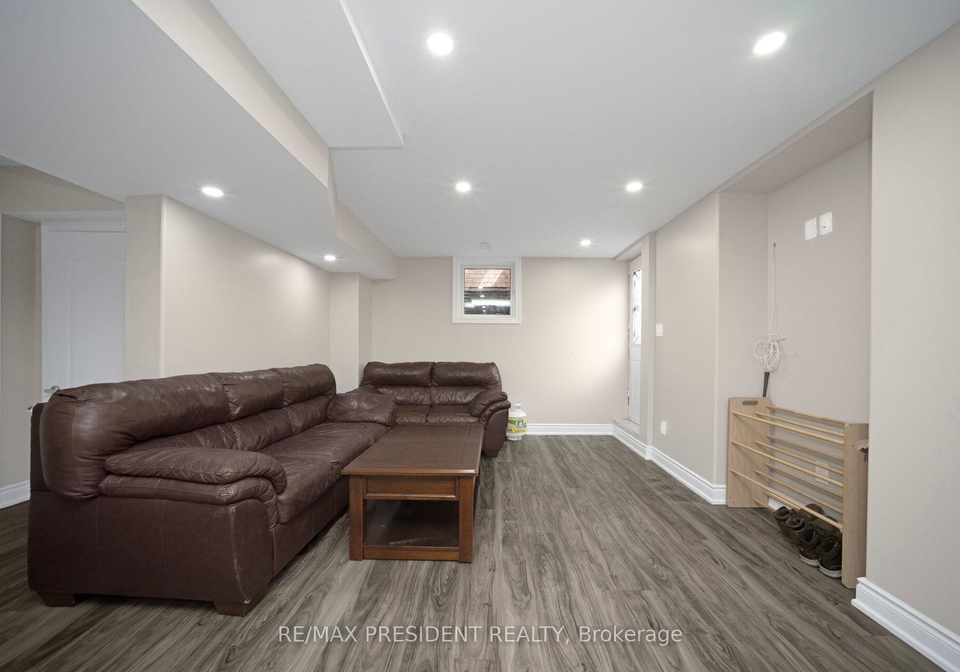 8-fanning-trail-brampton-ontario-w12340033