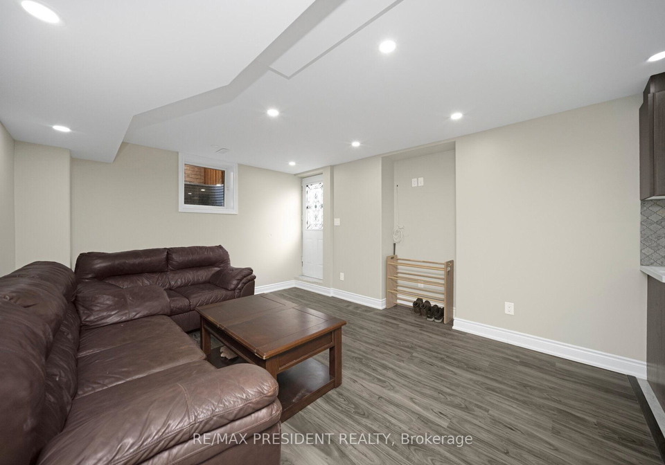 8-fanning-trail-brampton-ontario-w12340033