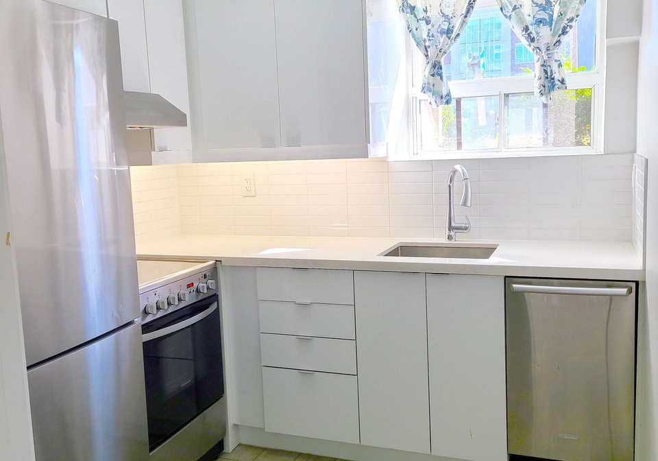 4-benson-avenue-mississauga-ontario-w12340780
