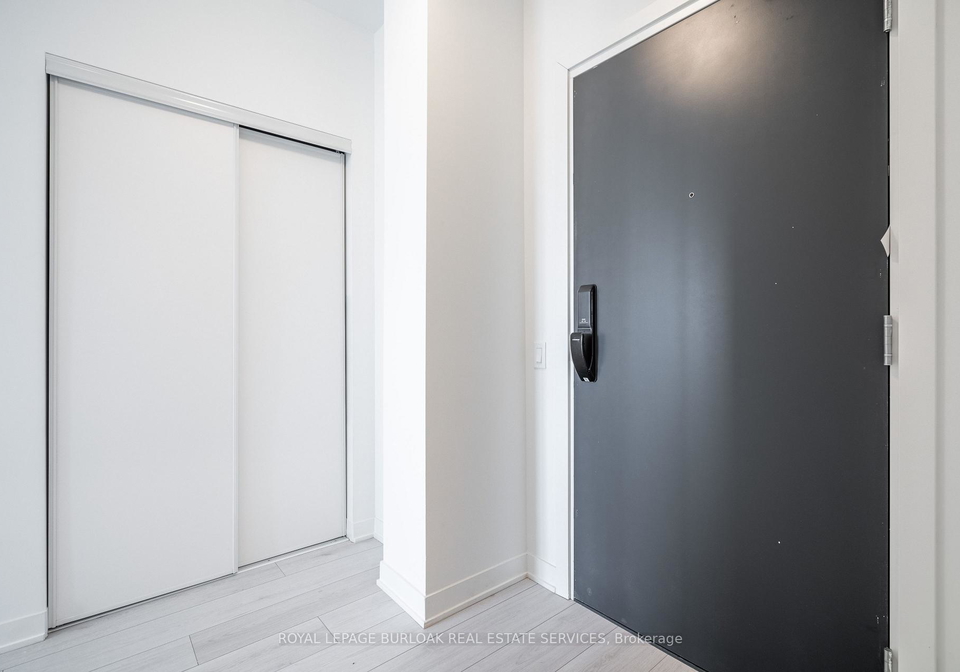 395-dundas-street-oakville-ontario-w12342140
