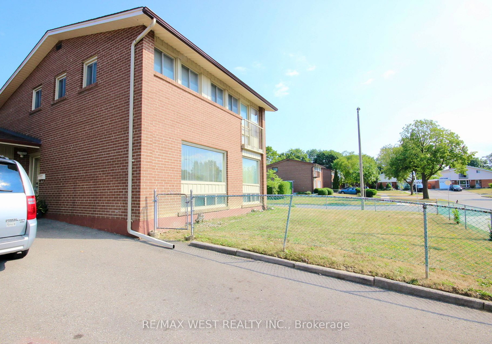 84-orpington-crescent-etobicoke-ontario-w12343151