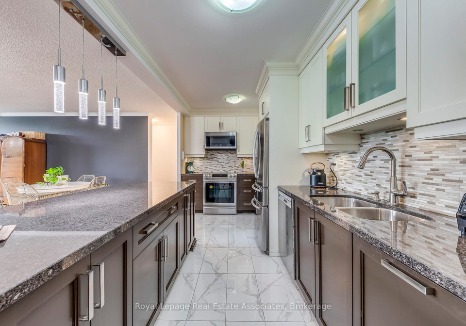 1535-lakeshore-road-e-mississauga-ontario-w12343345