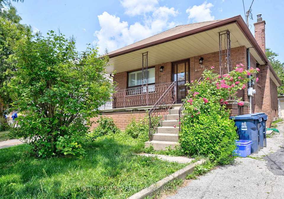 924-glencairn-avenue-north-york-ontario-w12344391