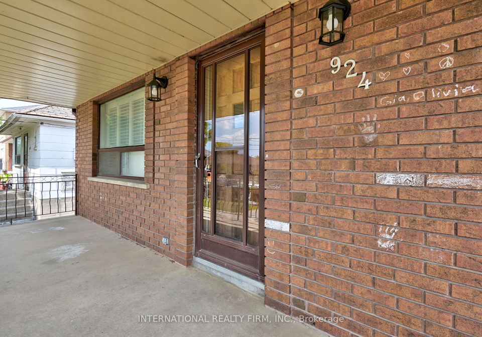 924-glencairn-avenue-north-york-ontario-w12344391