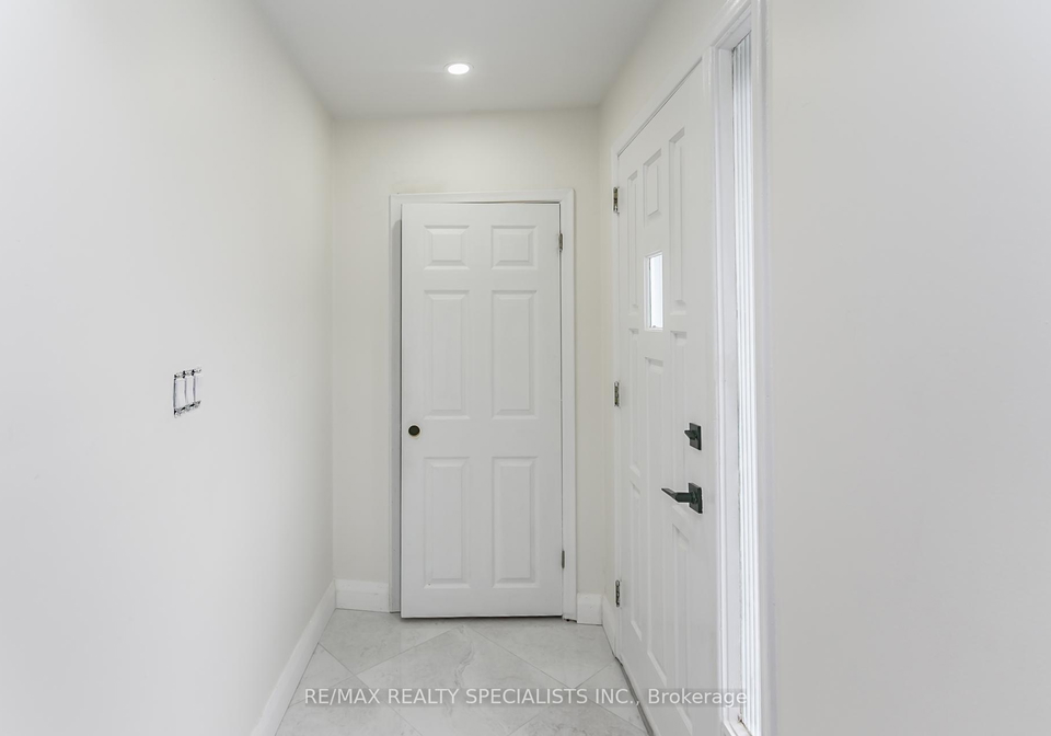 8-giltspur-drive-york-ontario-w12345081